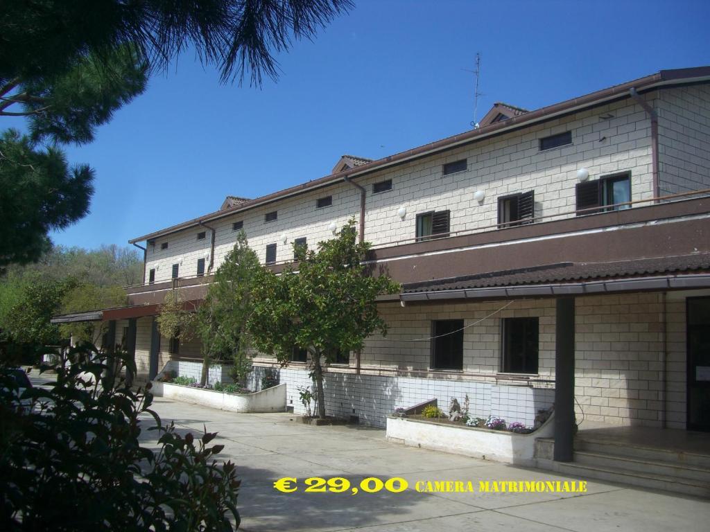 Hotel Menta E Rosmarino Monte SantʼAngelo Exterior foto