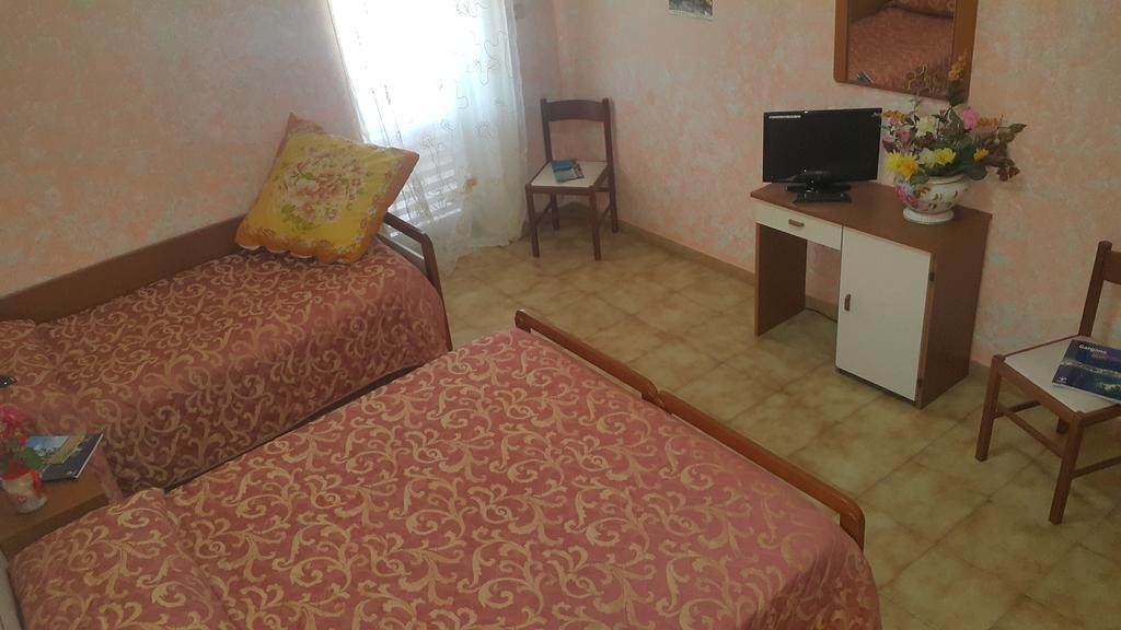 Hotel Menta E Rosmarino Monte SantʼAngelo Habitación foto