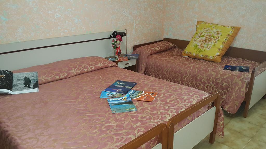 Hotel Menta E Rosmarino Monte SantʼAngelo Habitación foto