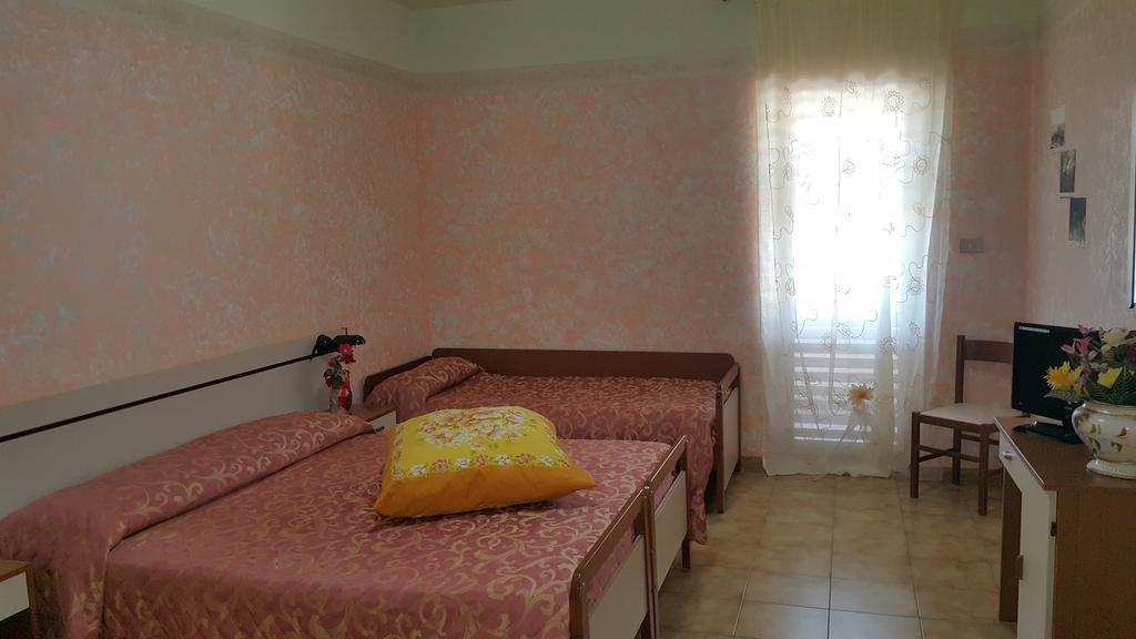 Hotel Menta E Rosmarino Monte SantʼAngelo Habitación foto