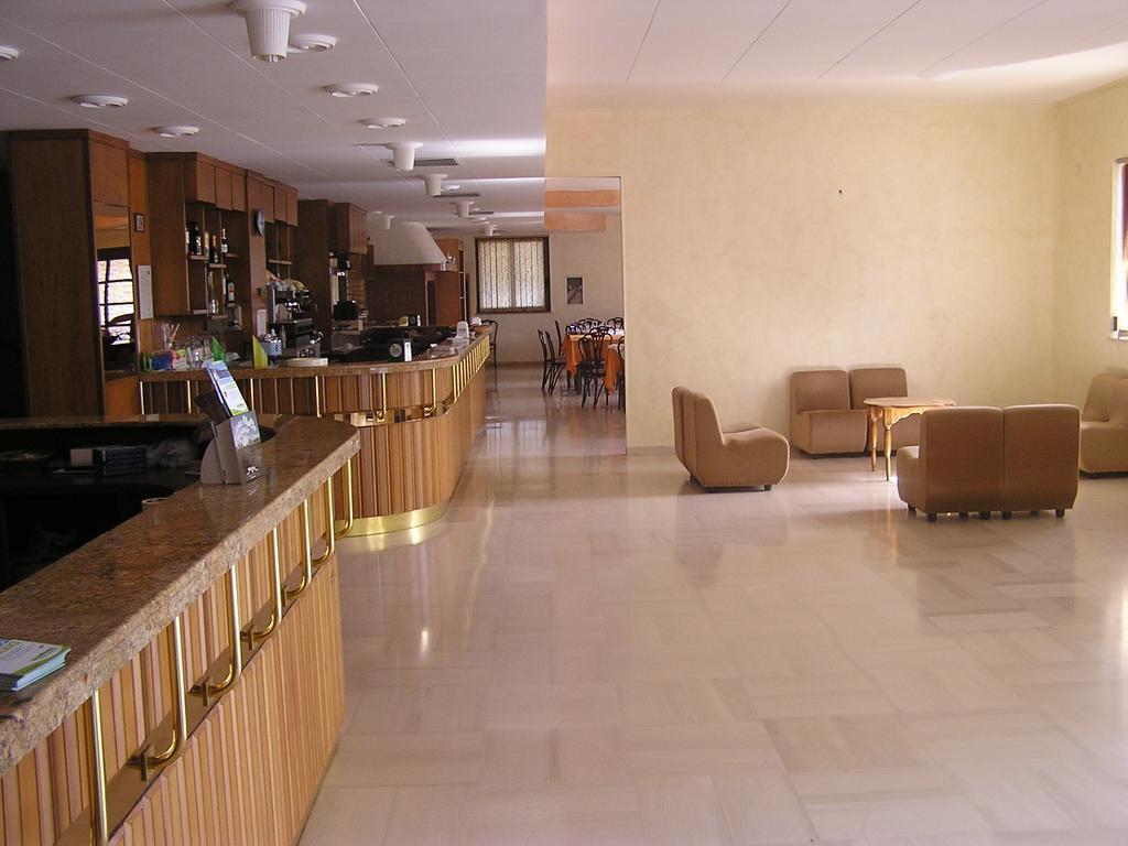 Hotel Menta E Rosmarino Monte SantʼAngelo Exterior foto